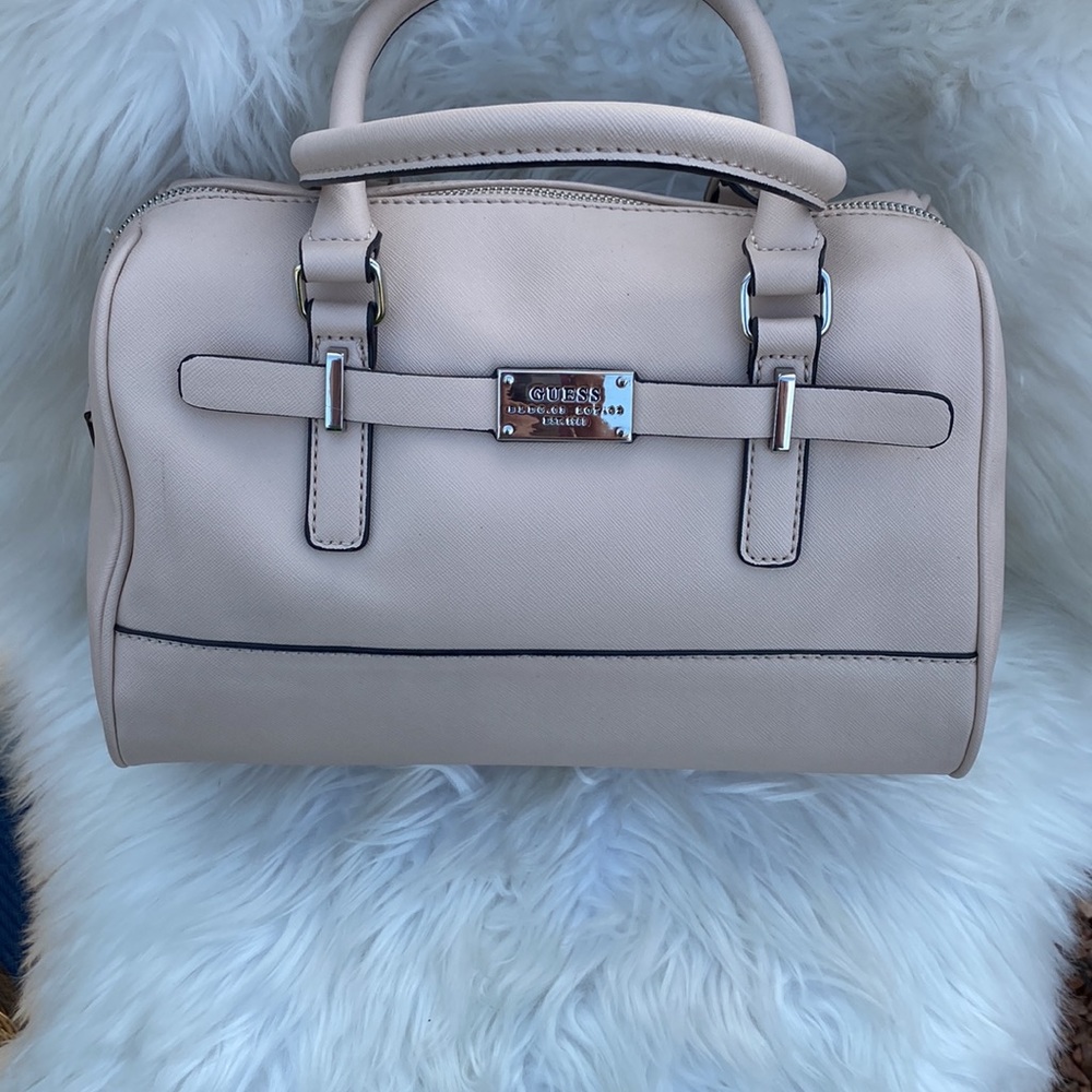 🔸🔸GUESS TAN PURSE🔸🔸